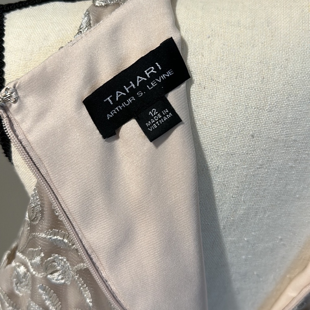 Lovely Tahari Semi-formal Dress~ Size 12. EC - Picture 9 of 10